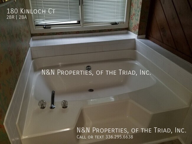 Building Photo - 180 Kinloch Ct