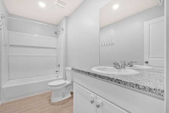 Building Photo - Charming 3 Bed 2 Bath Home near Helotes!