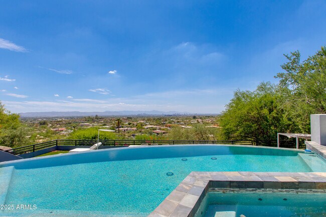 Building Photo - 4228 E Highlands Dr