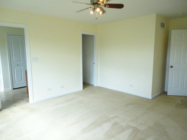 Building Photo - 490 Grosvenor Ln