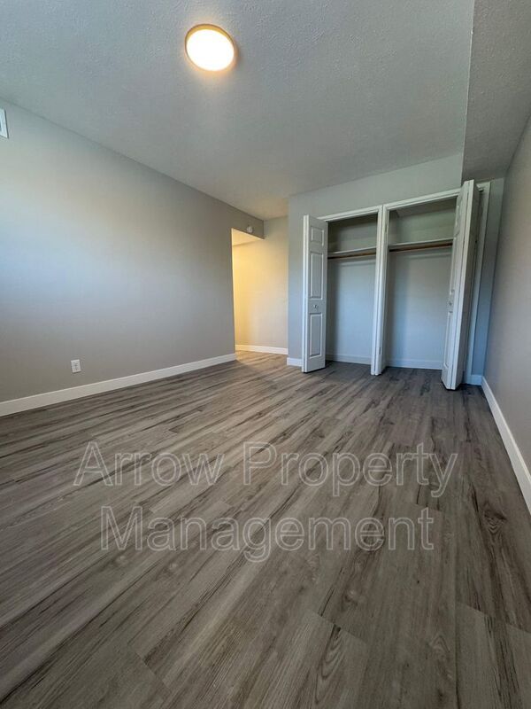 Building Photo - 5725 S 14th St