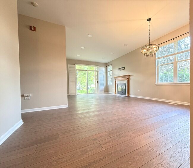 Building Photo - 2437 Oneida Ln