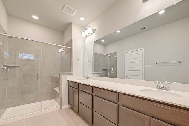 Building Photo - 16108 Oregon Oak Dr