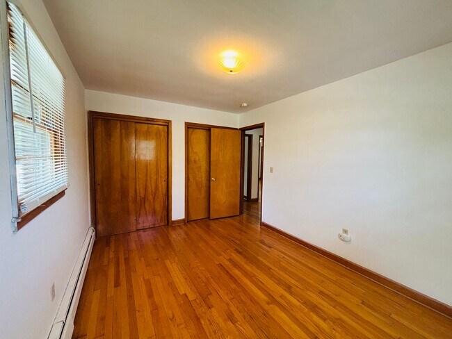 Building Photo - 208 Broce Dr