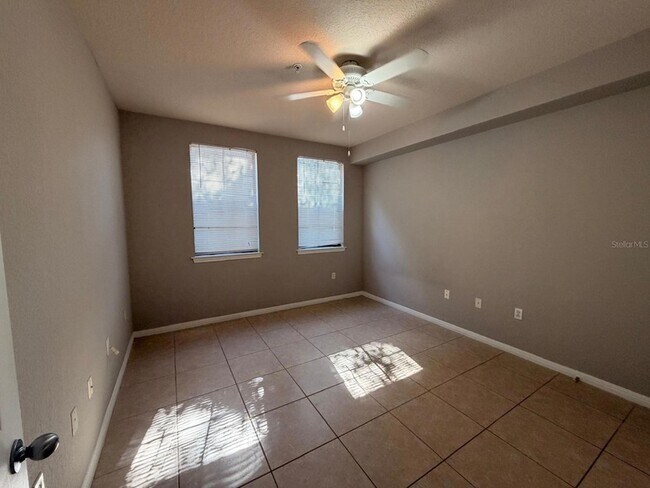 Building Photo - 911 N Orange Ave