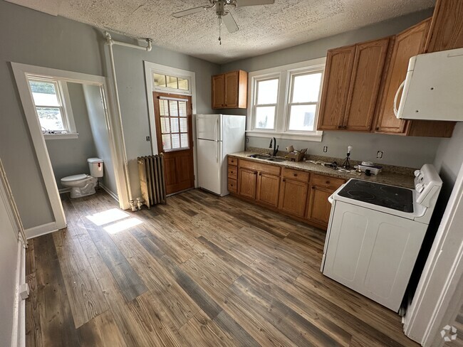 Kitchen & 1.5 bath - 635 s 4th st