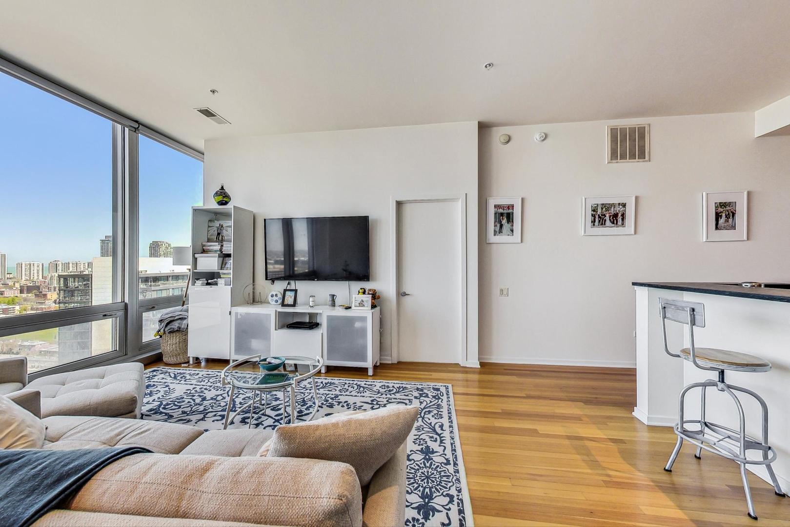 Building Photo - 1804 W Superior St