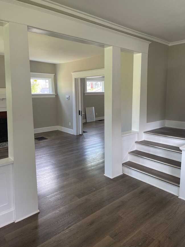 Building Photo - 3 Bedroom 2 full bath home available now.