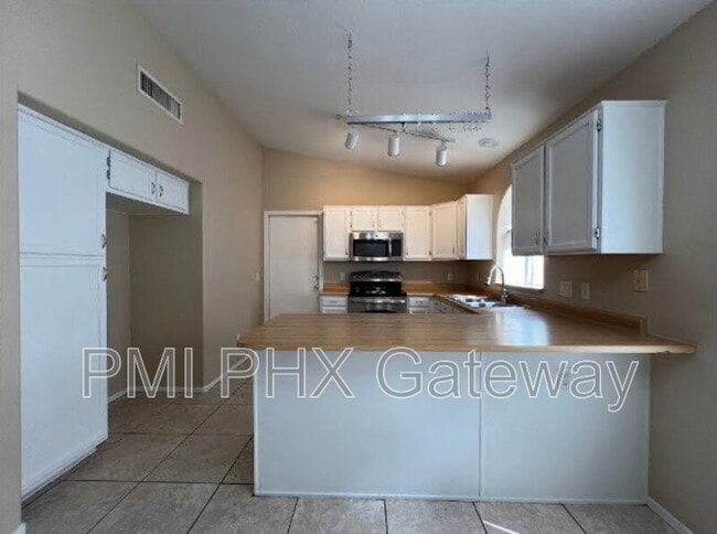 Building Photo - 15982 N 90th Ave