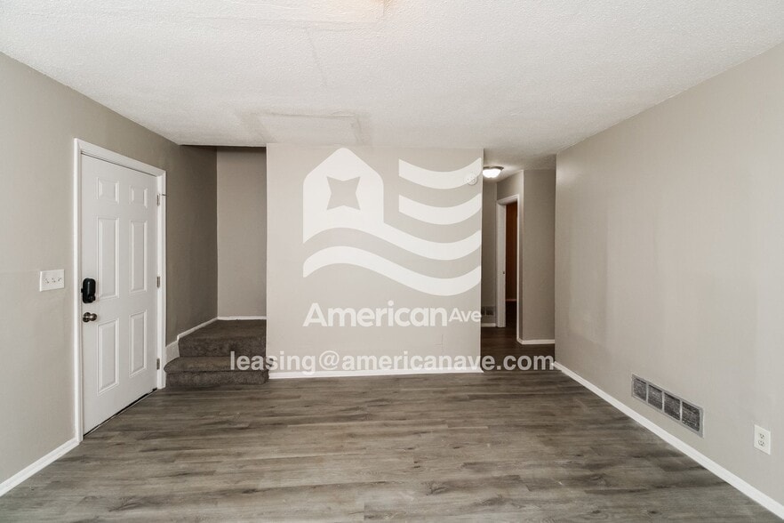 Building Photo - 212 Woodcrest Dr