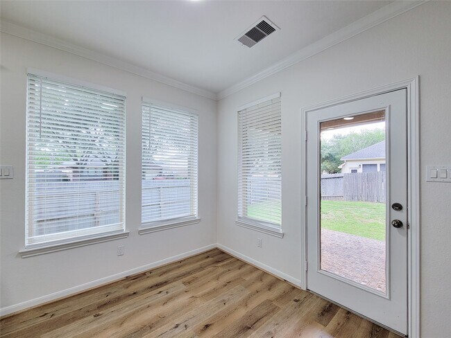 Building Photo - 2814 Bay Springs View