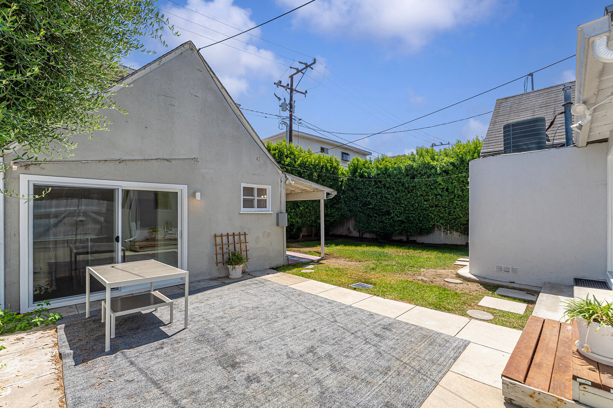 Building Photo - 332 S Crescent Dr