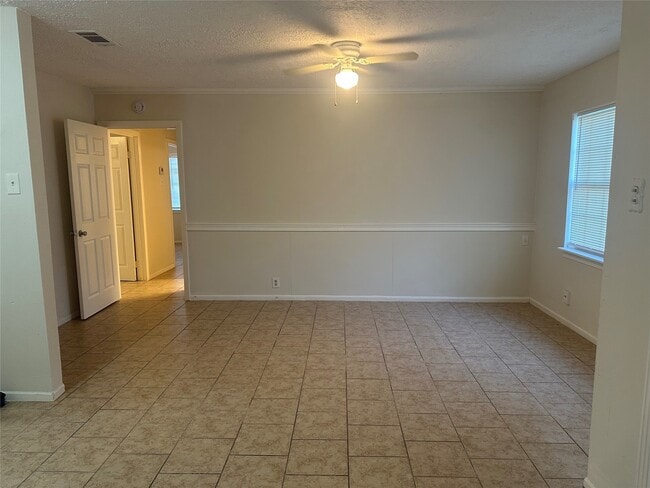 Building Photo - 9301 Chesterfield Dr