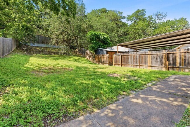 Building Photo - 2720 Oak Springs Dr