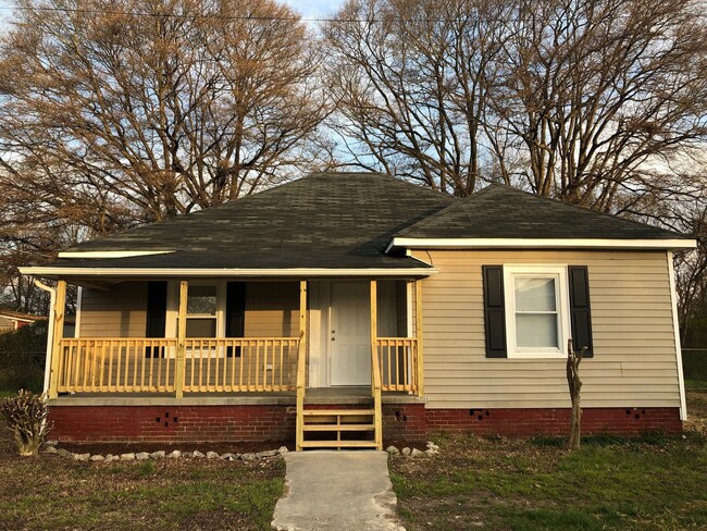 Primary Photo - Two Bedroom Home - Hardwood Floors - Updat...