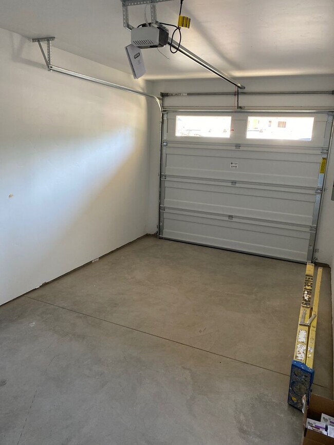 Building Photo - Duplex in Well Located SW Bend