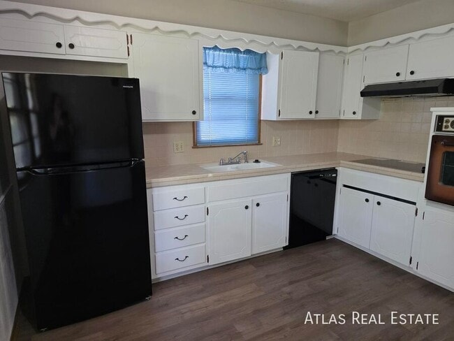 Building Photo - 8424 Travis Ln