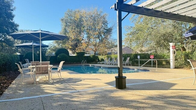 Building Photo - 465 Haversham Rd