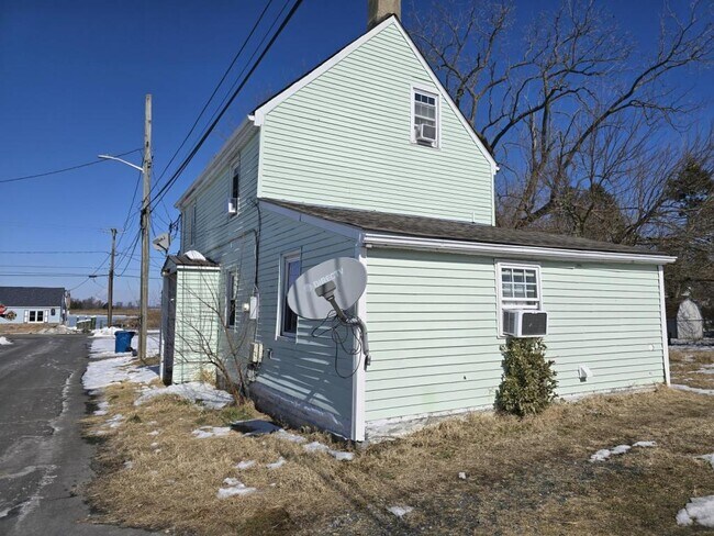 Building Photo - 76 Chestnut St