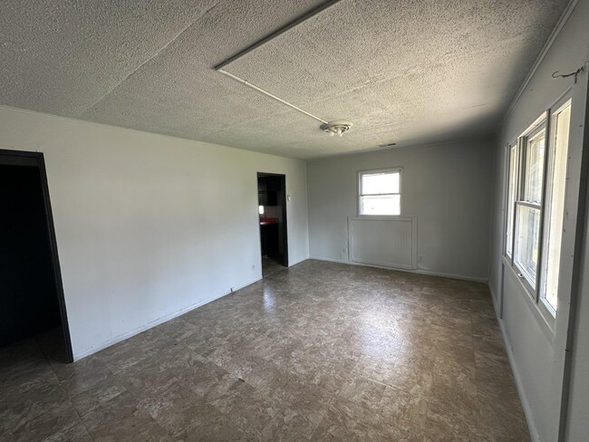 Building Photo - 1018 GIddings-