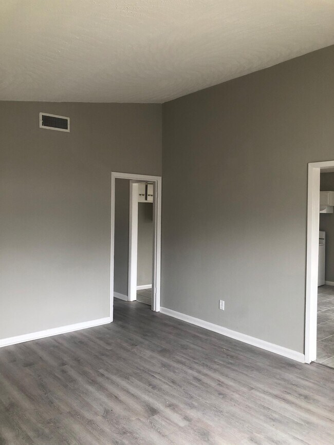 Building Photo - 811 Bellevue St