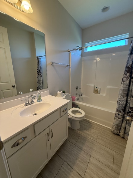 Building Photo - 871 Cherry Grove Dr