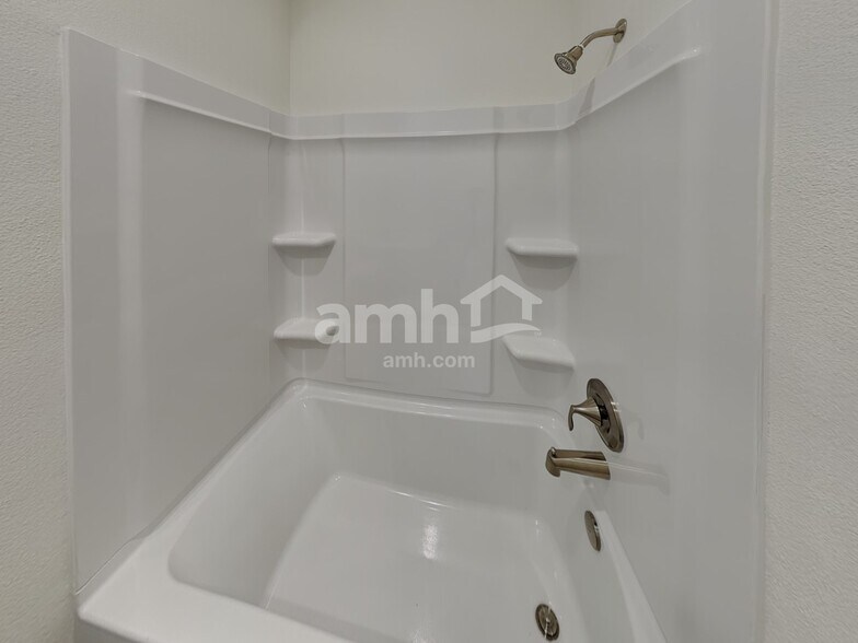 Building Photo - 5992 Pinewood Ests Dr