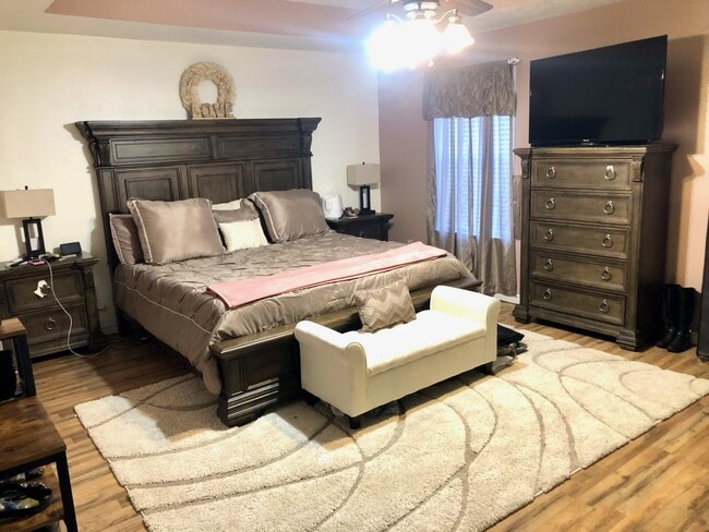 Building Photo - 710 Woodland Dr