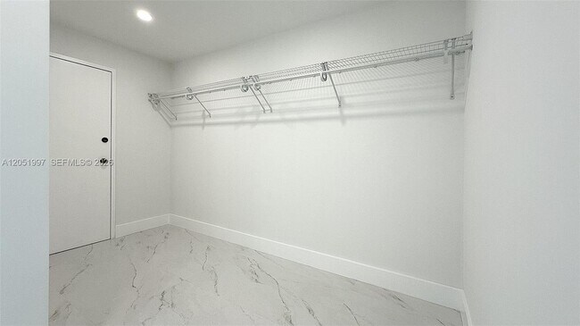 Building Photo - 18061 Biscayne Blvd