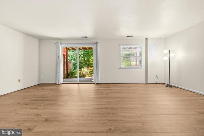 Building Photo - 8931 Park Forest Dr