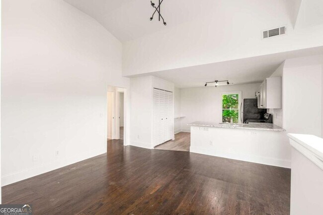 Building Photo - 94 Lucy St SE