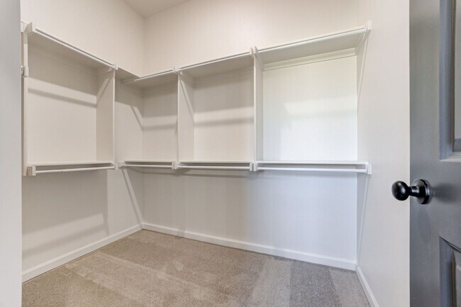 Building Photo - Brand New Home In Mustang!