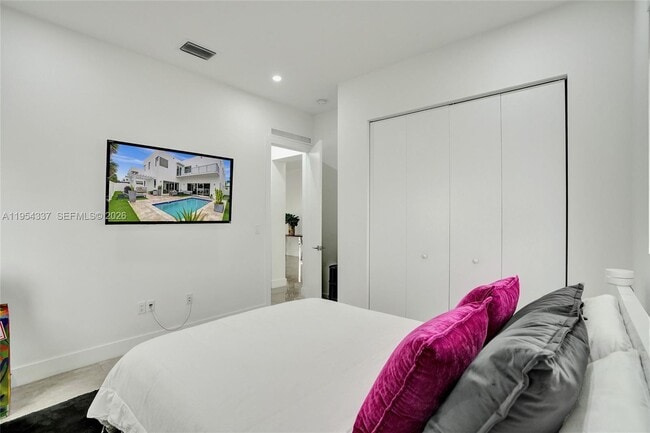 Building Photo - 9995 NW 75th St