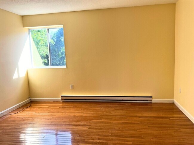 Building Photo - 15 Weld Street Unit 73