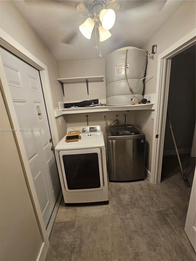 Building Photo - 7300-7302 NW 76th Dr