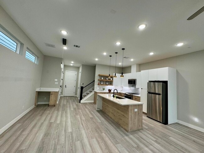 Building Photo - 7040 Avenue N