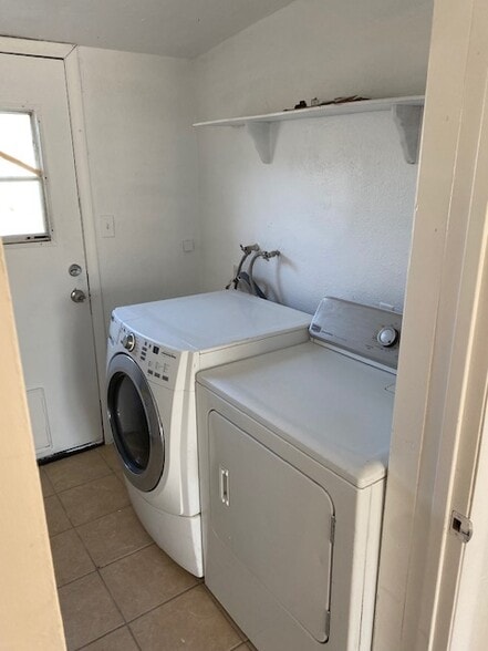 Building Photo - 2438 W Washington St