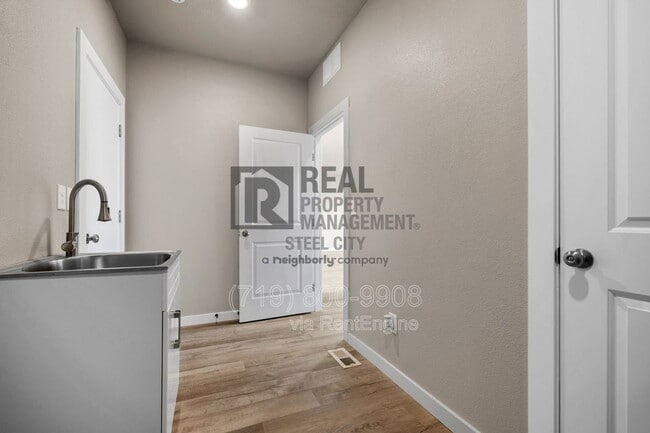 Building Photo - 295 W Acorn Dr