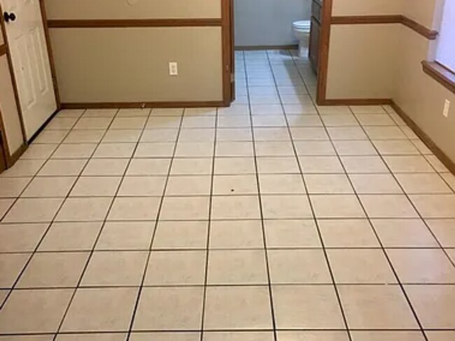 Building Photo - N Willow Dr Duplex