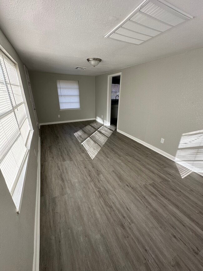 Building Photo - 2919 Le Tulle Ave