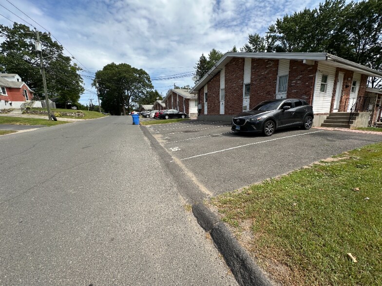Primary Photo - 40 Whitewood Rd
