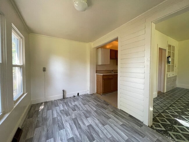 Building Photo - Spacious 3 Bedroom home FOR RENT in Bridge...