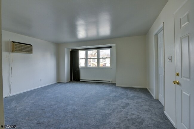 Building Photo - 295 N Park St