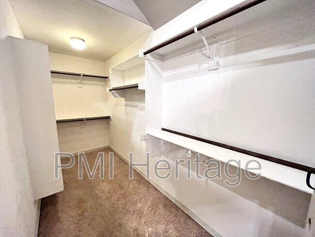 Building Photo - 206 Peyton St