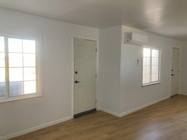 Building Photo - 902 W Hopi Dr