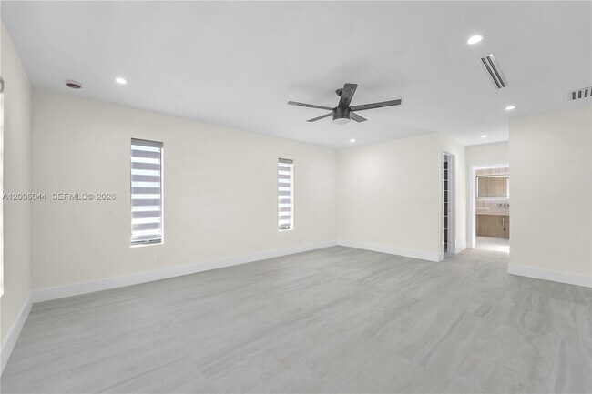 Building Photo - 4700 SW 110th Ave