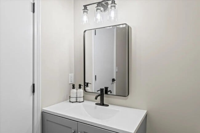 Building Photo - Goffstown Road