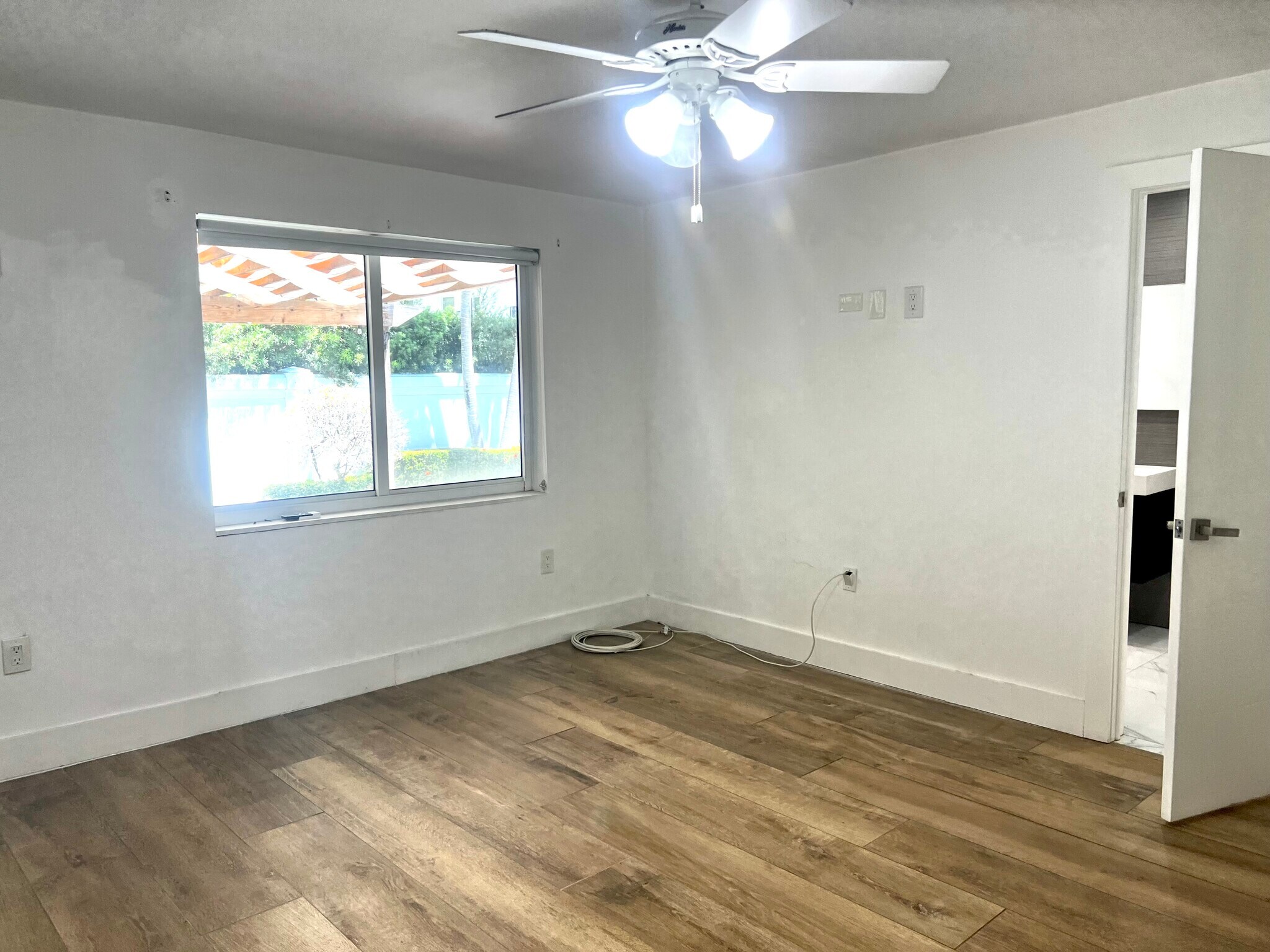 Building Photo - 3551 E Glencoe St