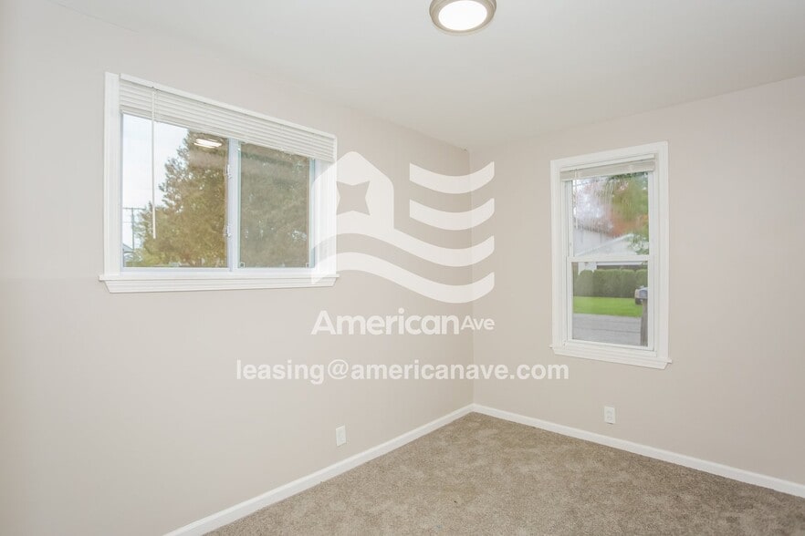 Building Photo - 1732 Sylvan Glen