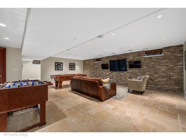 Building Photo - 446 W Huron St